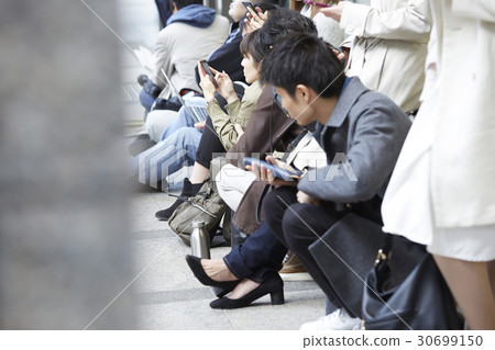 People to queue up 30699150