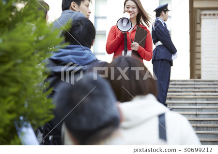 People to queue 30699212