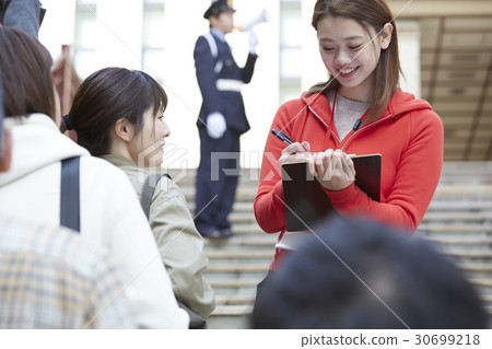 People to queue 30699218