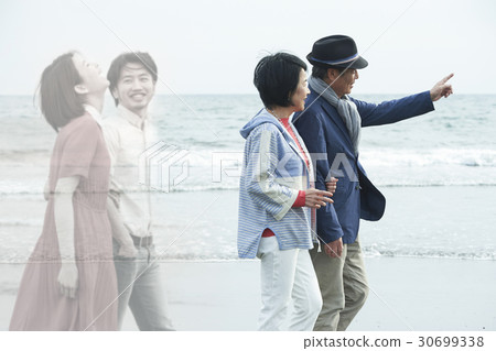 一起走了很多年的年長夫婦 30699338