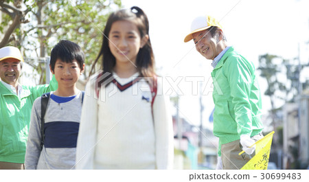 高級志願者學校道路的安全援助 30699483
