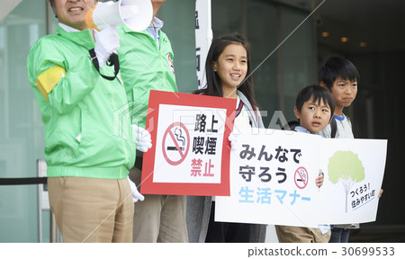 Senior citizens evoking manners and elementary school students Senior citizens evoking manners and elementary school students 30699533