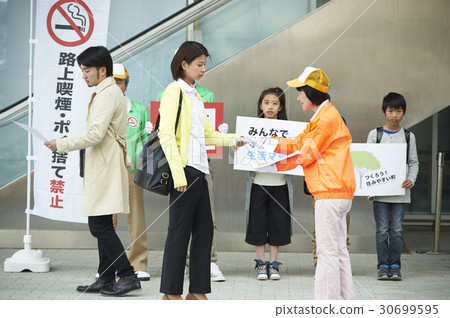 Senior citizens evoking manners and elementary school students Senior citizens evoking manners and elementary school students 30699595