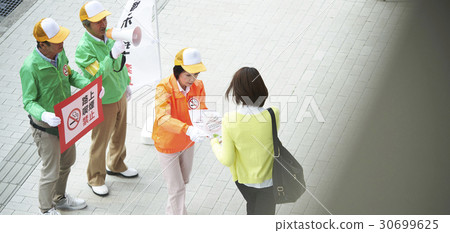 Senior volunteer Manners evoked on the street 30699625