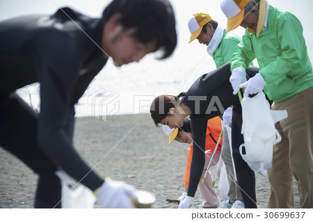 Senior volunteers and surfers to clean the beach 30699637