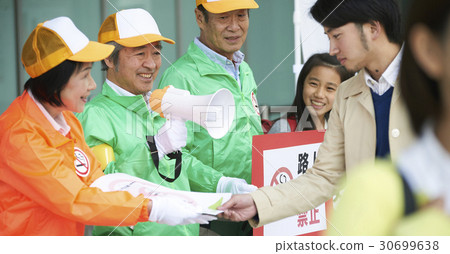 Senior citizens evoking manners and elementary school students 30699638