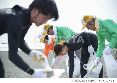 Senior volunteers and surfers to clean the beach 30699743