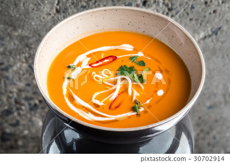 Tomato curry soup 30702914