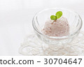 Strawberry frozen yogurt 30704647