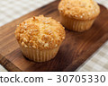 Plain muffins 30705330