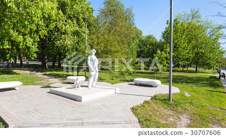 monument of Dante Alighieri in public urban park monument of Dante Alighieri in public urban park 30707606