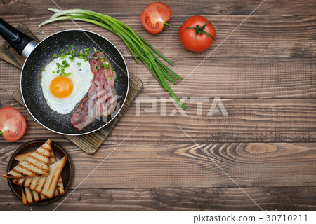 Bacon with sunny side up egg Bacon with sunny side up egg 30710211