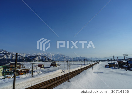 Minamiuonuma市風景在早期的春天 30714166