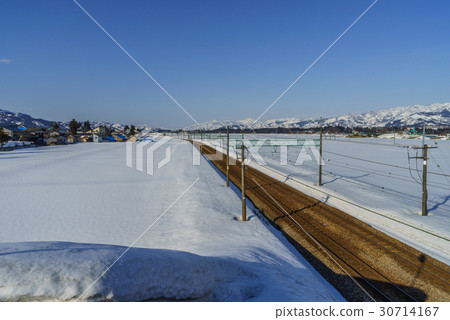 Minamiuonuma市風景在早期的春天 30714167