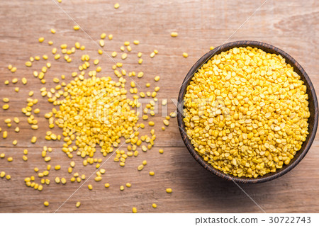 Peeled mung beans in wooden bowl put on wooden plank background 30722743