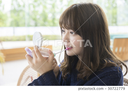 高校女大學生合作：日本經濟大學 30722779
