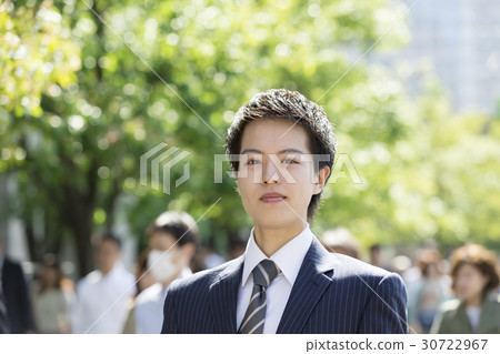 通勤商人早上東京站每個人通勤人背景相機微笑 30722967