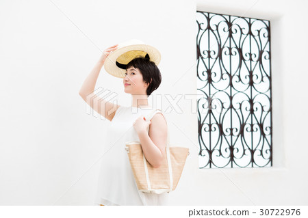 young woman      30722976