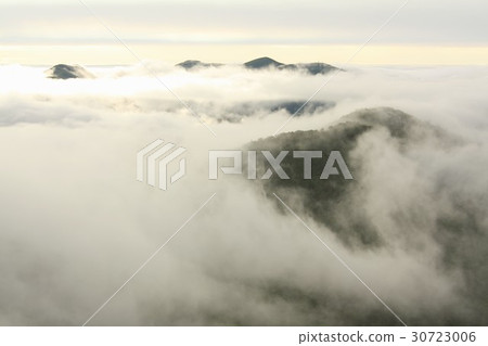 The sea of clouds that occurred in the mountains of Tomamu in Shimukappu village Hokkaido The sea of clouds that occurred in the mountains of Tomamu in Shimukappu village Hokkaido 30723006