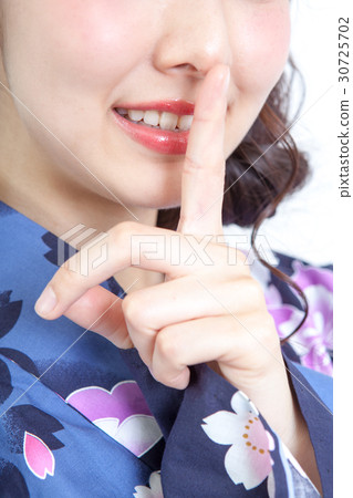 年輕的女士靜靜地年輕的女士 30725702