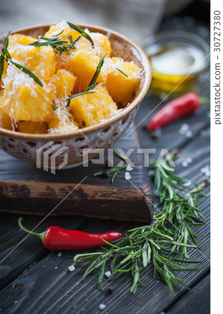 Crunchy croutons in bowl with rosemary Crunchy croutons in bowl with rosemary 30727380