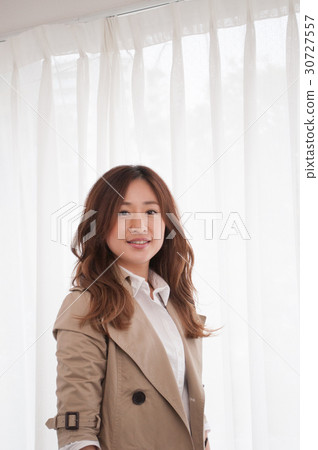 靠窗的女人 30727557