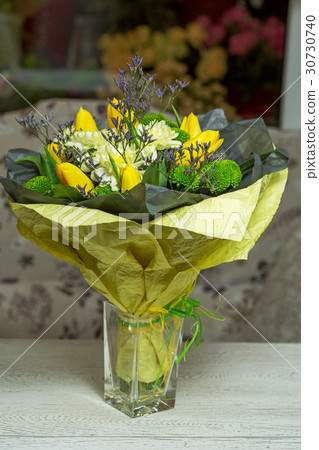 Tulips flowers bouquet on a wooden table Tulips flowers bouquet on a wooden table 30730740