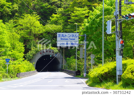 隧道穿透萌新鮮綠色圓形隧道秩父路b 30731242