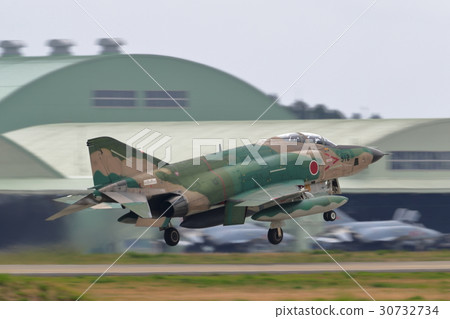 空中自衛隊戰鬥機著陸RF-4E 30732734