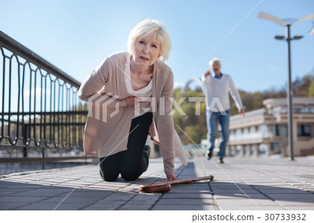 Senior woman having pain in the open air 30733932