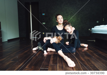 Mom and two daughters spend time together 30738390