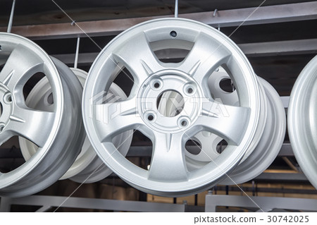 Drying of metal gray auto details 30742025