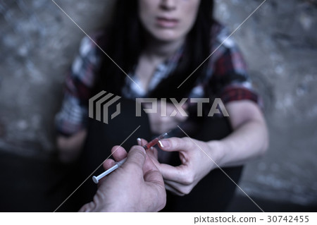 Obsessed couple sharing drug dose indoors 30742455