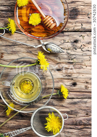 Tea with honey dandelion 30742630