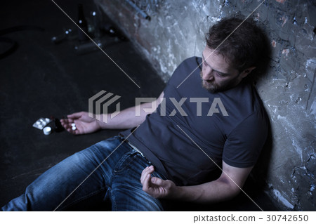 Heavy drug user suffering from overdose in the Heavy drug user suffering from overdose in the 30742650