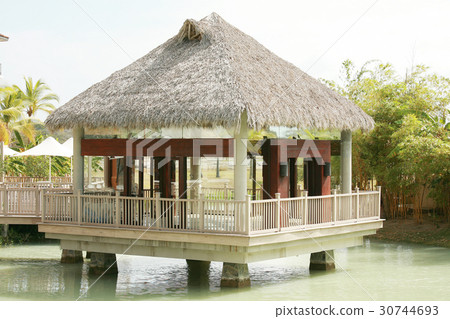 Beautiful House over mangrove ready to occupy 30744693