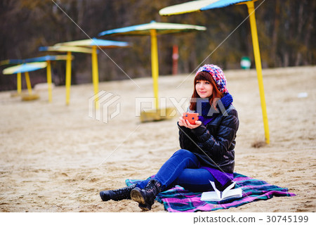 woman drinking coffee from her thermos, 30745199