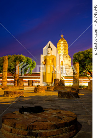Landscape sunset at Wat Phar Sri Rattana Mahathat  30749940