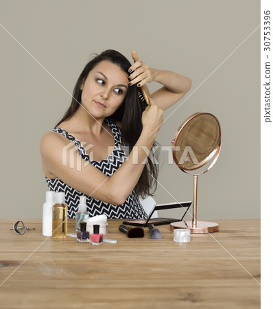 Elegance woman wearing makeup herself Elegance woman wearing makeup herself 30753396