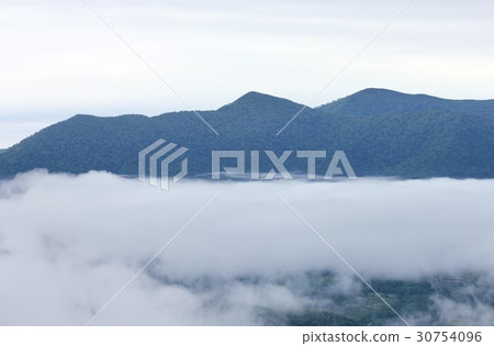Sea of clouds and hunting mountains, mountainous areas of Tomamu in Shimukappu village, Hokkaido, superb view of Futabetsu-dake Sea of clouds and hunting mountains, mountainous areas of Tomamu in Shimukappu village, Hokkaido, superb view of Futabetsu-dake 30754096