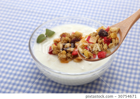 Granola 30754671