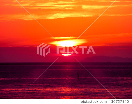 blur sunset last light horizontal line at the sea 30757540