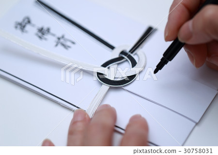 夜告別分會儀式（佛前佛身前部分手指面無筆女人寫作） 30758031