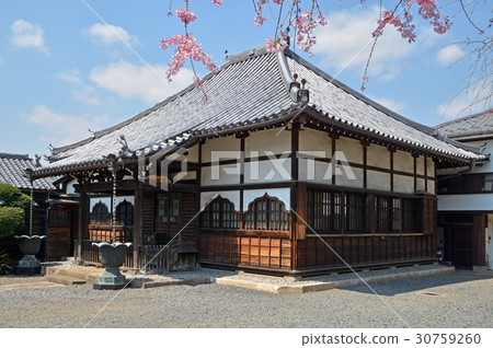 Yanaka walk: Longquan temple main hall 30759260