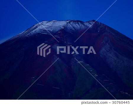 First crown snow First crown snow 30760445