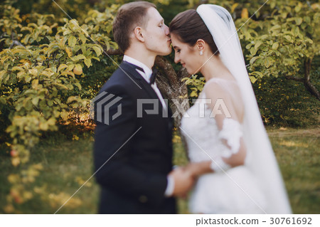 bride and groom 30761692