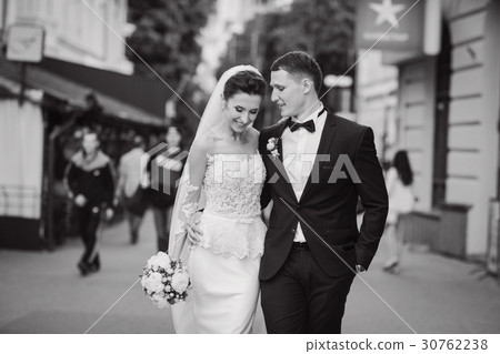 bride and groom 30762238