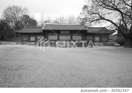 Sungkyunkwan Myeonhwangdang (Treasure No. 141), Seoul Mausoleum, Sungkyunkwan (Historic Site No. 143), Jongno-gu, Seoul 30762347