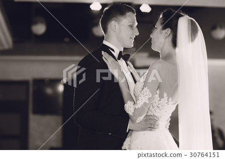first wedding dance 30764151