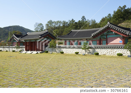 在房子外面，Mouong Rok-dang，Cheorwon Hyanggyo，Chewwon-gun，江原道 30766161